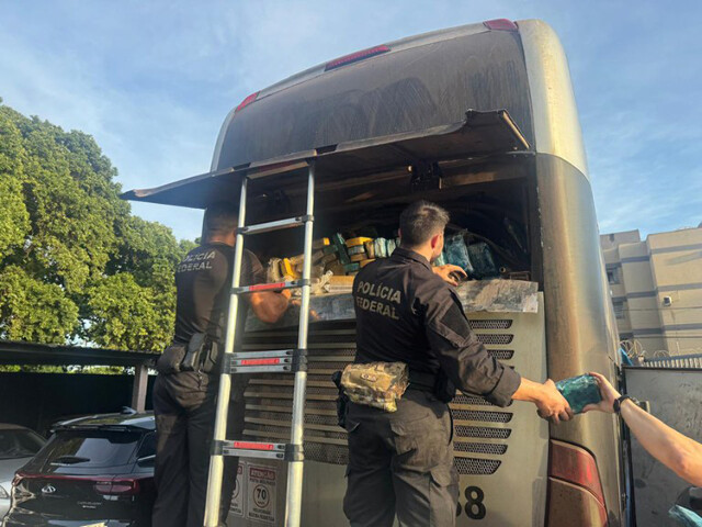 PF apreende 745 kg de cocaína em ônibus que realizava transporte clandestino de bolivianos