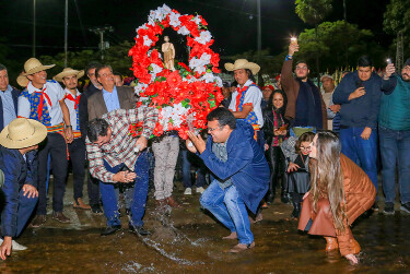 Devo&ccedil;&atilde;o toma conta do Porto Geral na noite mais aguardada do Banho de S&atilde;o Jo&atilde;o