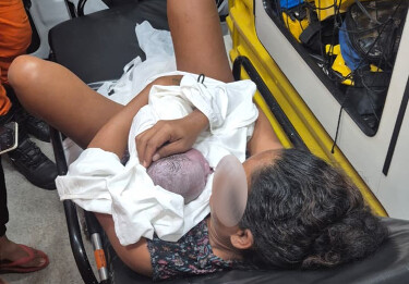 Beb&ecirc; Brian nasce dentro de viatura do Corpo de Bombeiros durante atendimento em Lad&aacute;rio