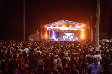 Bom Gosto re&uacute;ne multid&atilde;o em show de comemora&ccedil;&atilde;o pelos 248 anos de Corumb&aacute;