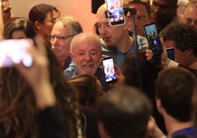 Lula agradece votos e diz que teve de vencer intromissão vinda de fora