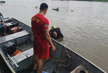 Corpo de Bombeiros realiza buscas por turista de 63 anos desaparecido no Rio Paraguai, em Porto Esperan&ccedil;a